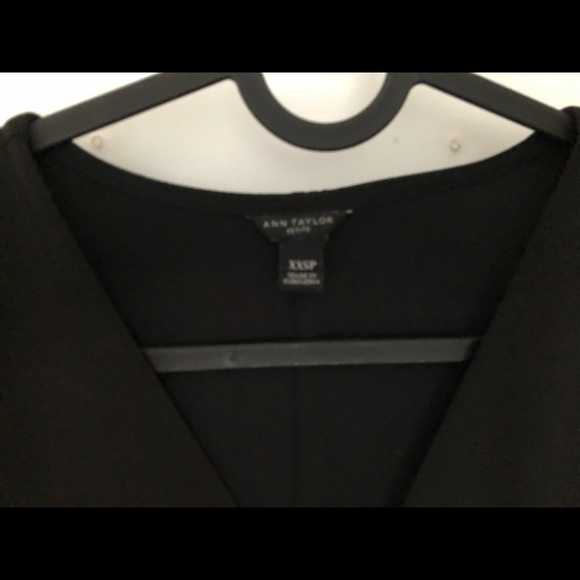 Ann Taylor peplum sleeve black top in XXS - Picture 3 of 3